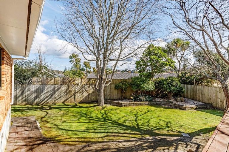 Photo of property in 23 Manutara Avenue, Forrest Hill, Auckland, 0620