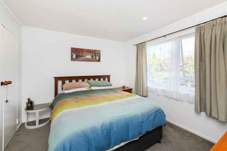 Photo of property in 2 Grant Place, Awapuni, Palmerston North, 4412