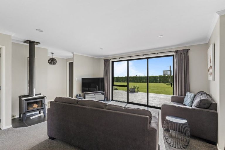 Photo of property in 39 Kairau Road East, Brixton, New Plymouth, 4373
