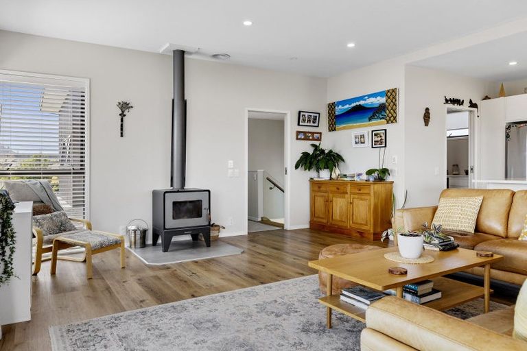 Photo of property in 14 Pukenamu Road, Rainbow Point, Taupo, 3330