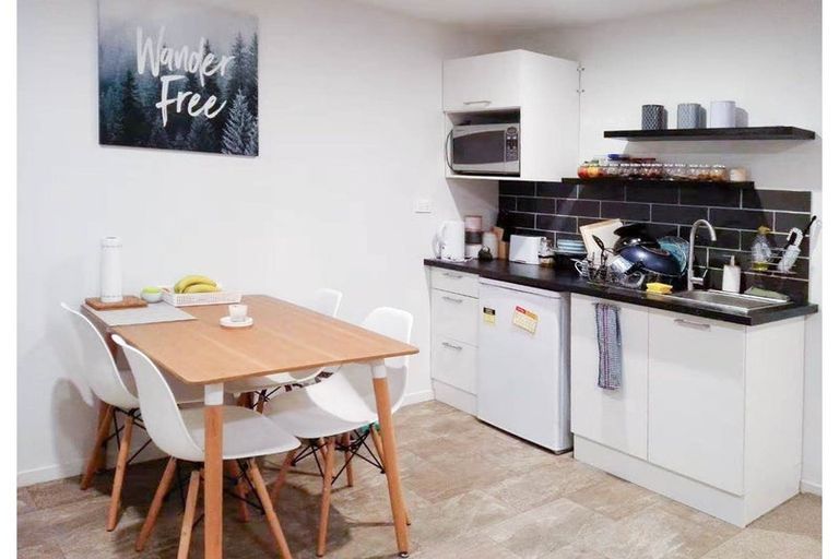 Photo of property in 28 Staincross Street, Green Bay, Auckland, 0604