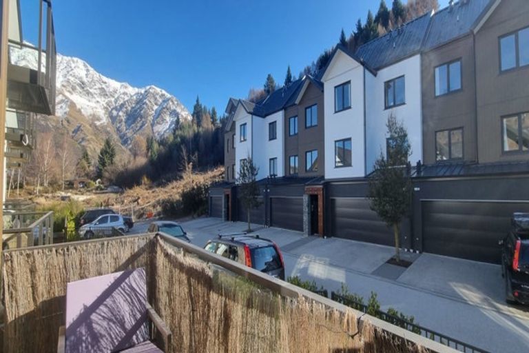 Photo of property in 2/22 Bullendale Drive, Arthurs Point, Queenstown, 9371