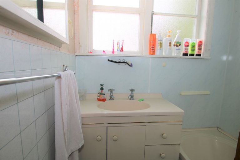 Photo of property in 30 Goldsmith Crescent, Levin, 5510