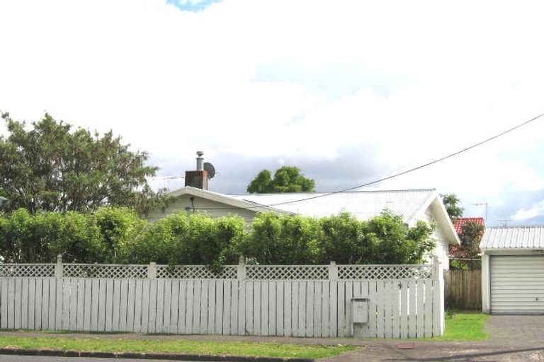 Photo of property in 1/101 Titirangi Road, New Lynn, Auckland, 0600