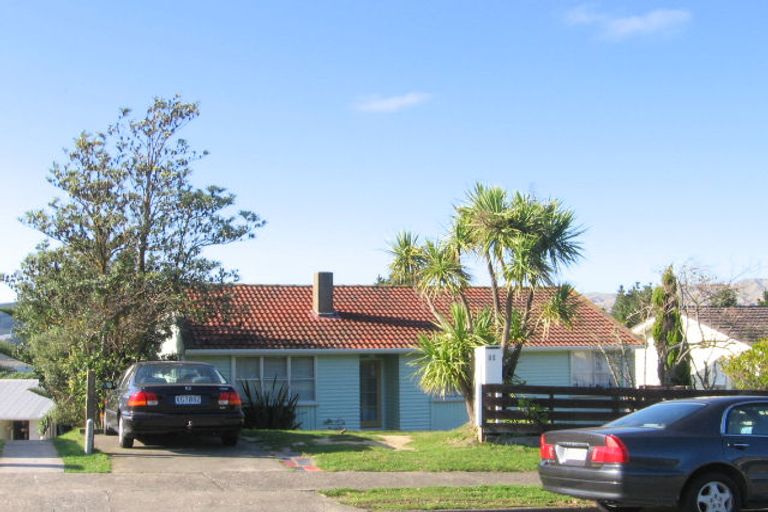 Photo of property in 11 Takapuwahia Drive, Takapuwahia, Porirua, 5022