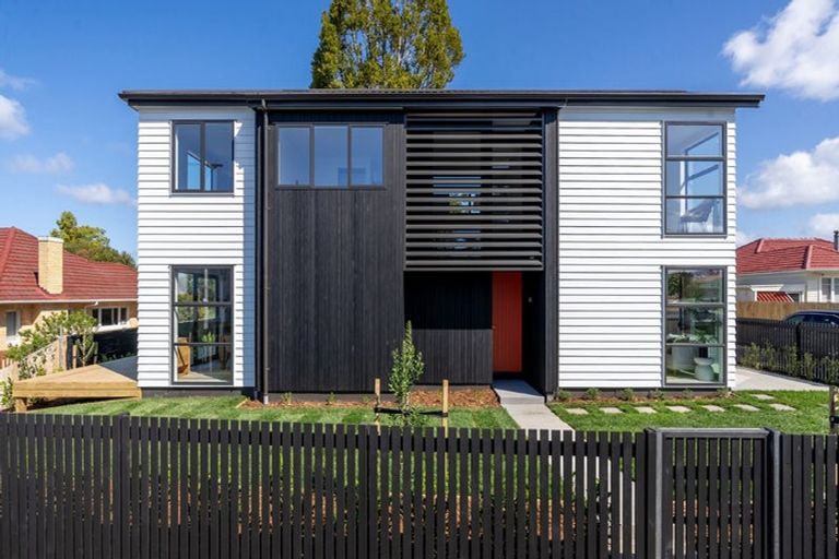 Photo of property in 32 Swanson Road, Henderson, Auckland, 0610