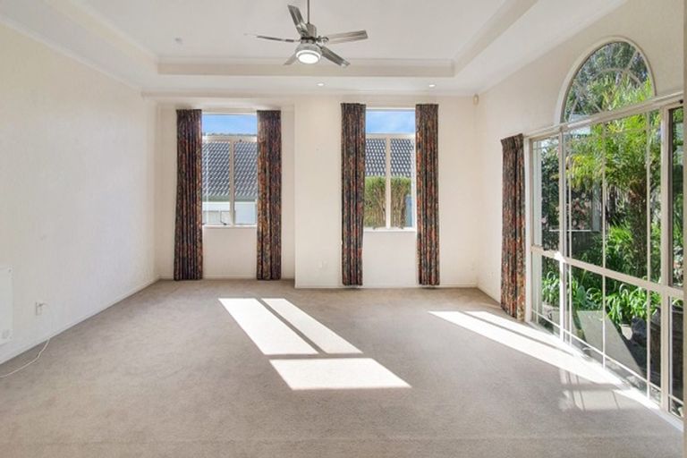 Photo of property in 9 Lorikeet Place, Unsworth Heights, Auckland, 0632