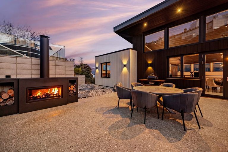 Photo of property in 52 Suburb Street, Queenstown, 9300