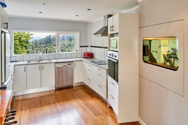 Photo of property in 570 Stokes Valley Road, Stokes Valley, Lower Hutt, 5019