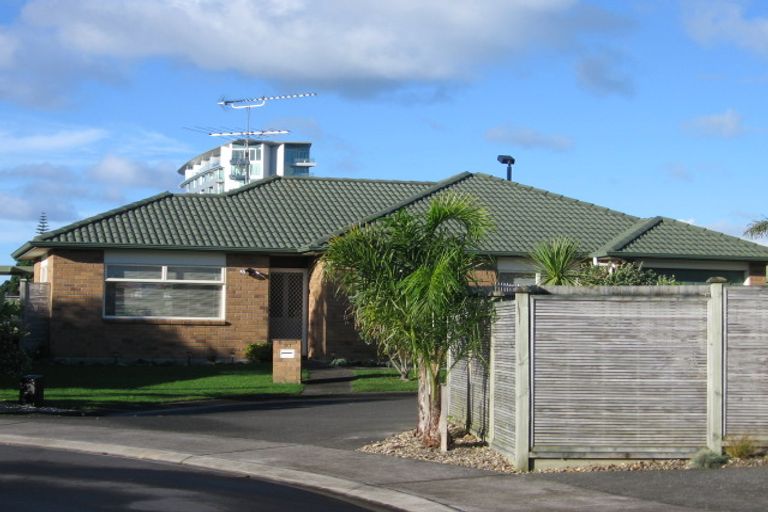 Photo of property in 20 Francis Skinner Place, Orewa, 0931