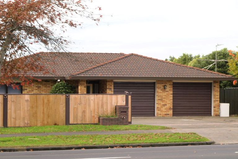 Photo of property in 246 Botany Road, Golflands, Auckland, 2013