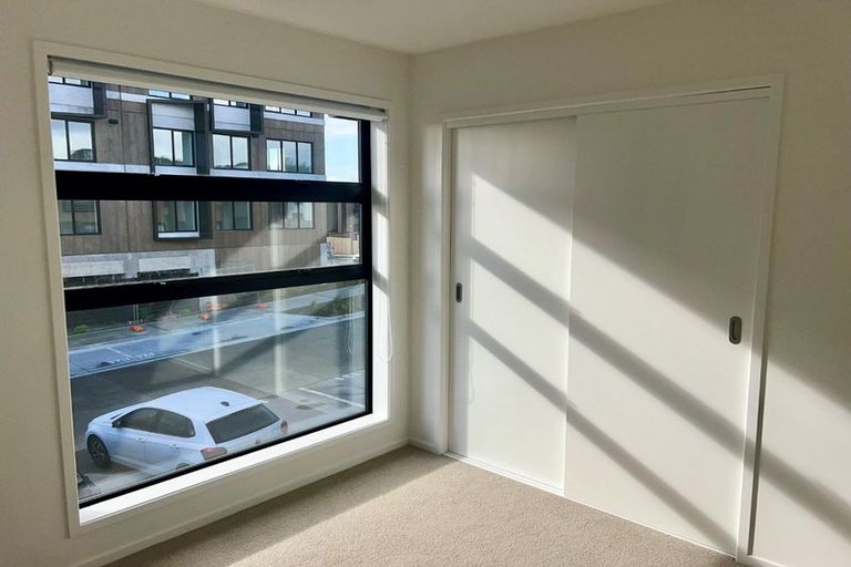 Photo of property in 16 Rauemi Way, Te Atatu South, Auckland, 0610