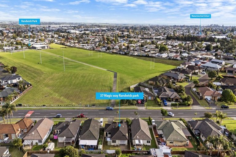 Photo of property in 37 Magic Way, Randwick Park, Auckland, 2105