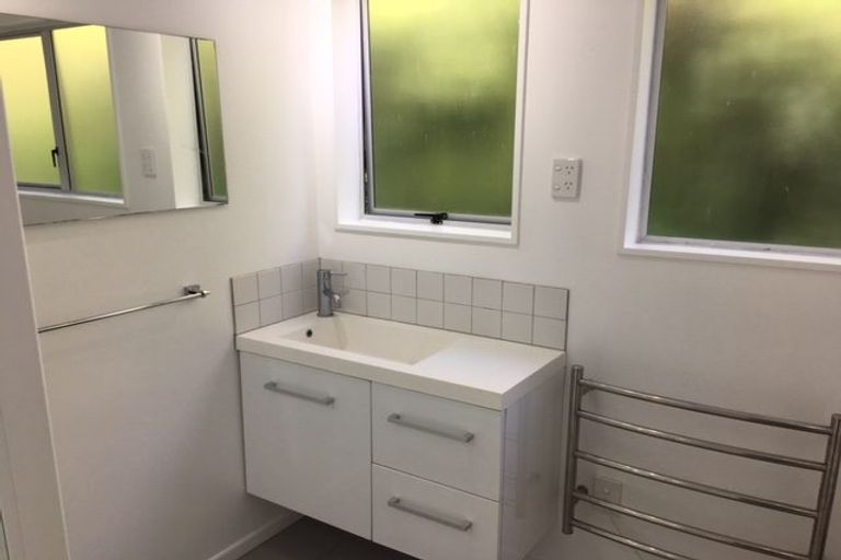 Photo of property in 2/49 Maungaraki Road, Korokoro, Lower Hutt, 5012
