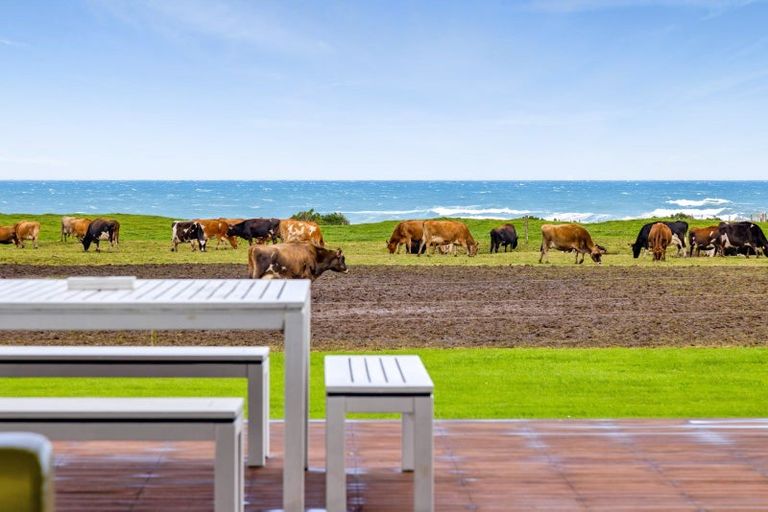 Photo of property in 16 Hector Place, Opunake, 4616