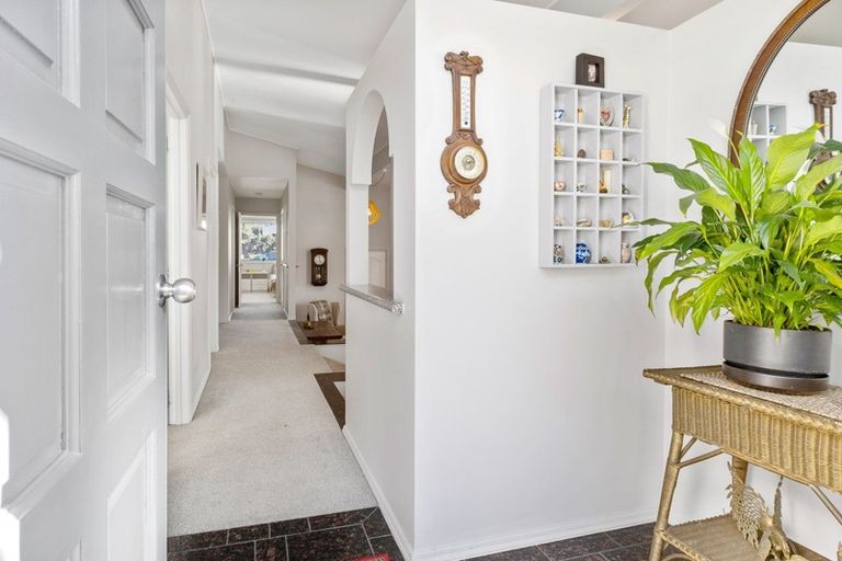 Photo of property in 18 Seaview Crescent, Picton, 7220