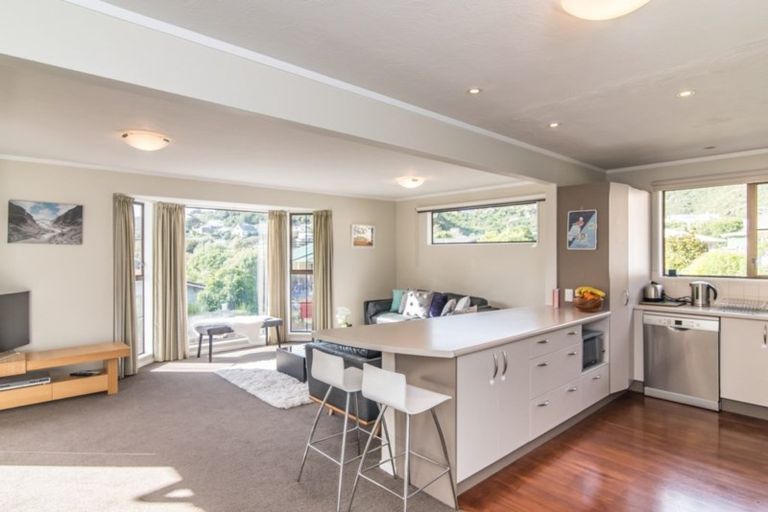 Photo of property in 64 Hathaway Avenue, Karori, Wellington, 6012
