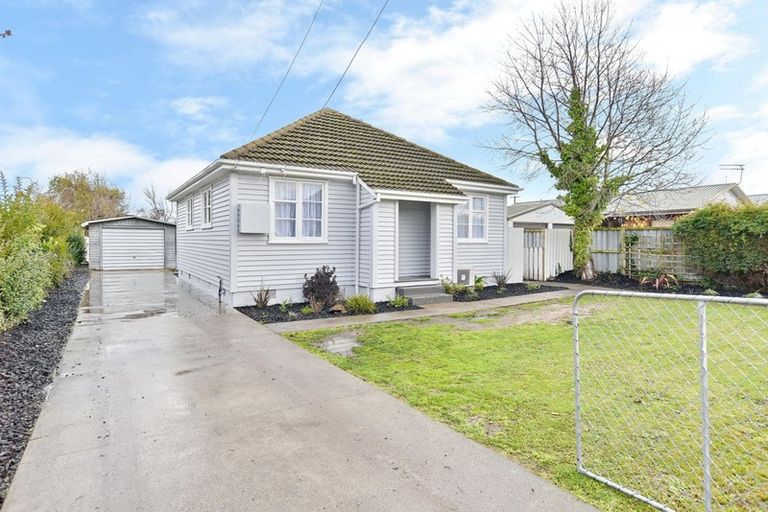 Photo of property in 28 Douglas Road, Amberley, 7410