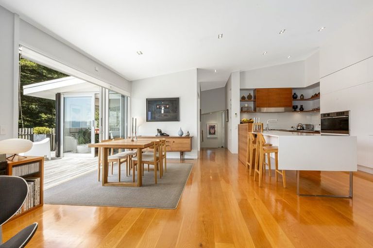 Photo of property in 4 Francis Bell Grove, Lowry Bay, Lower Hutt, 5013