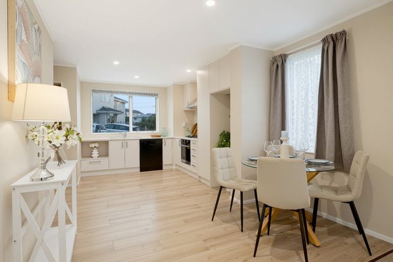 Photo of property in 11 Manatu Lane, Kelston, Auckland, 0602