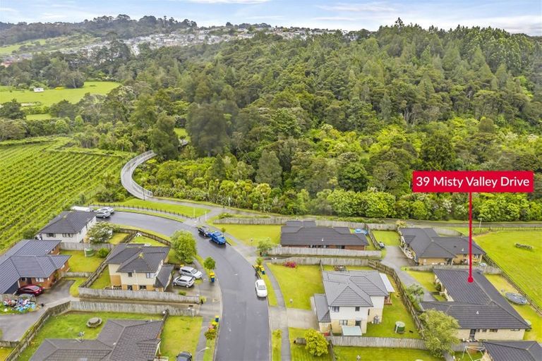 Photo of property in 39 Misty Valley Drive, Henderson, Auckland, 0612