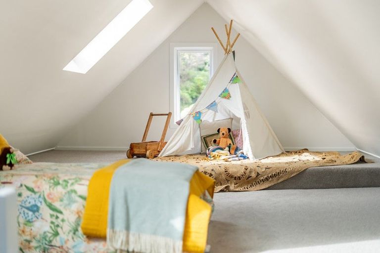 Photo of property in 84 Paremata Road, Paremata, Porirua, 5024