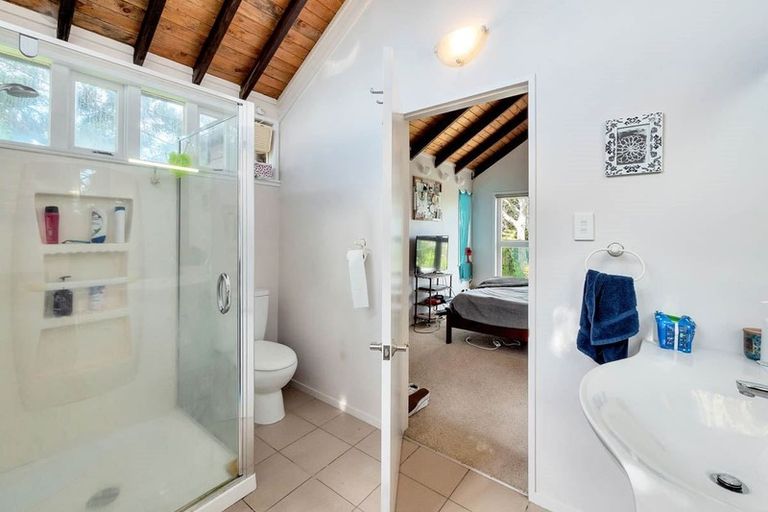 Photo of property in 132 Carlisle Road, Northcross, Auckland, 0632