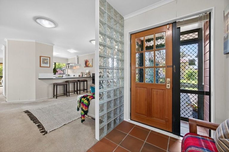 Photo of property in 16 Newbegin Place, Weymouth, Auckland, 2103