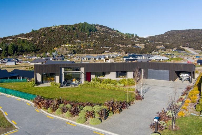 Photo of property in 2 Maryburn Lane, Wanaka, 9305