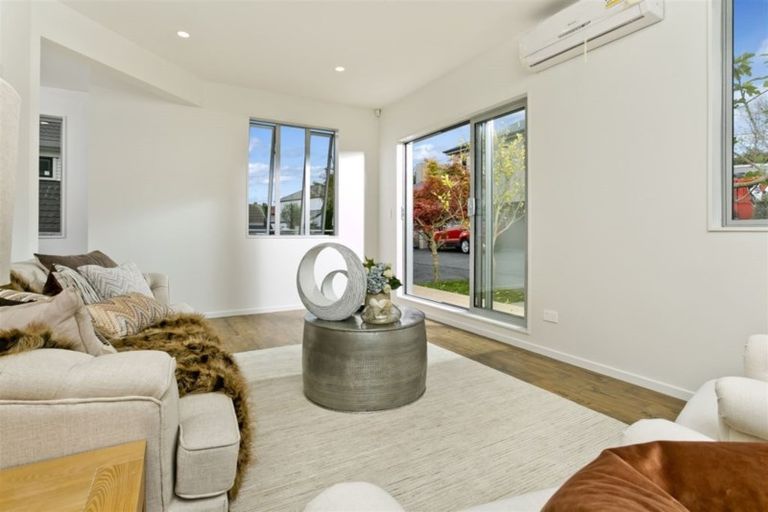 Photo of property in 356b East Coast Road, Sunnynook, Auckland, 0630