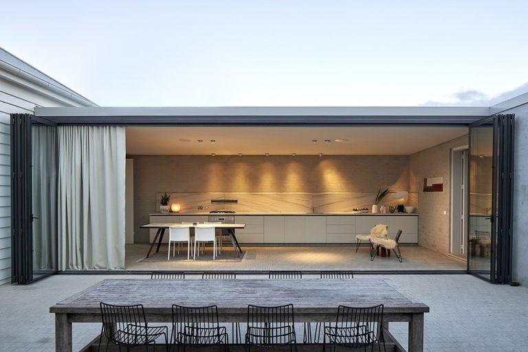 Photo of property in 13 Oxford Terrace, Devonport, Auckland, 0624