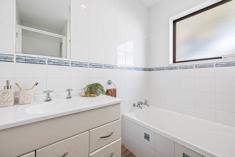 Photo of property in 9b Lindis Lane, New Brighton, Christchurch, 8083