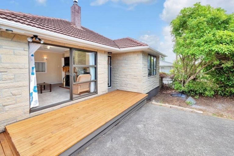 Photo of property in 1/16 Peach Road, Glenfield, Auckland, 0629