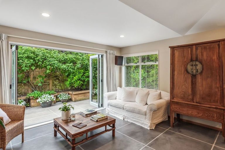 Photo of property in 3 Southleigh, Raumati South, Paraparaumu, 5032