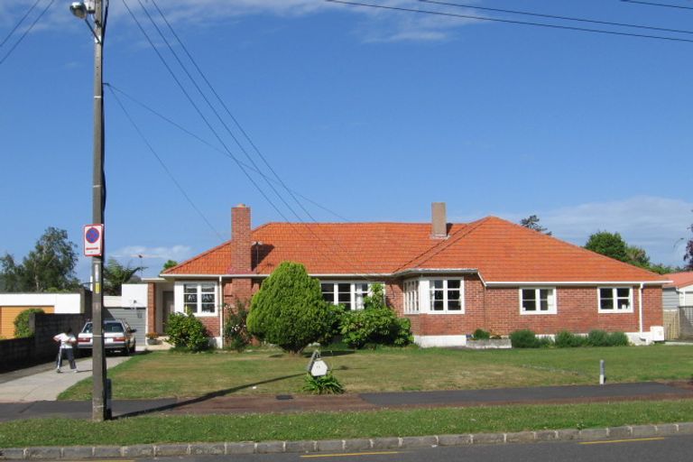 Photo of property in 11 Neville Street, Point Chevalier, Auckland, 1022