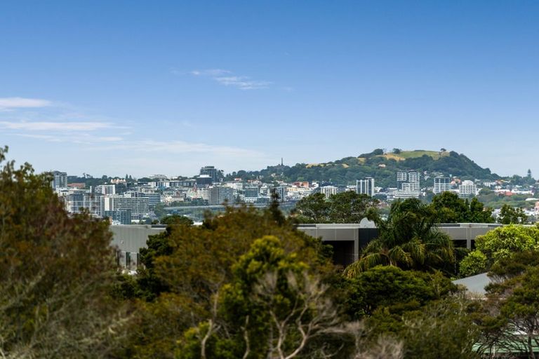 Photo of property in 4/270 Onewa Road, Birkenhead, Auckland, 0626