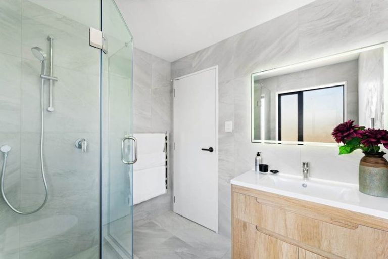 Photo of property in 9b Bay Street, Red Beach, 0932