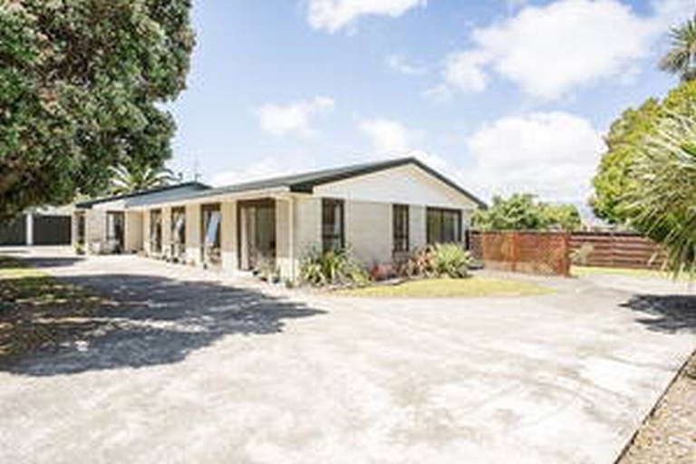 Photo of property in 28 Olive Terrace, Paraparaumu Beach, Paraparaumu, 5032