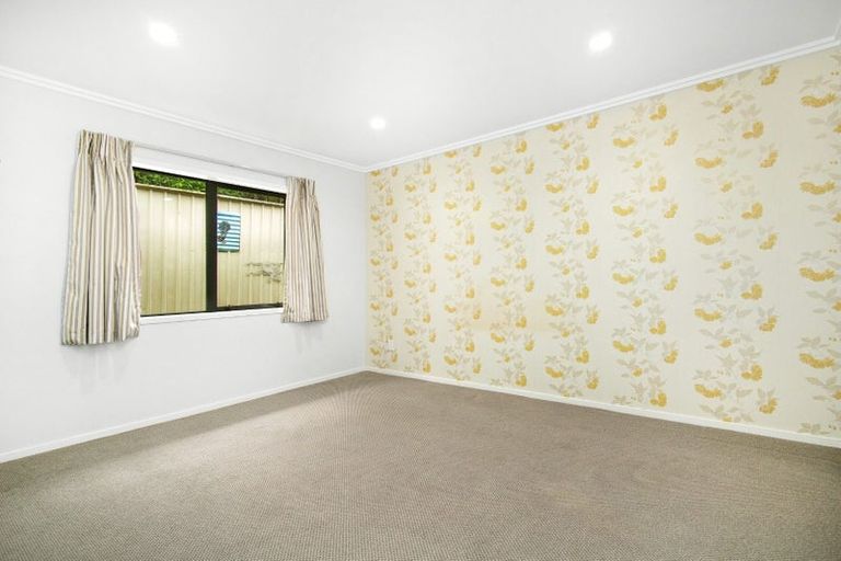 Photo of property in 32 Mount Marua Drive, Timberlea, Upper Hutt, 5018