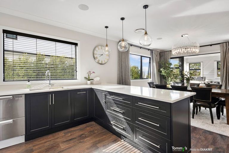 Photo of property in 15 Riroriro Close, Crofton Downs, Wellington, 6035