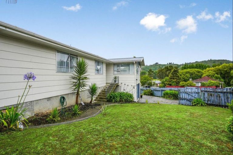 Photo of property in 49 Norana Road, Timberlea, Upper Hutt, 5018
