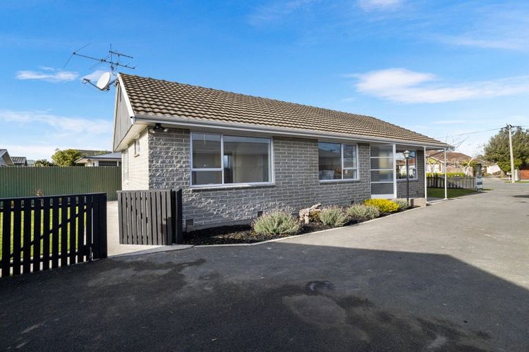 Photo of property in 67 Farquhars Road, Redwood, Christchurch, 8051