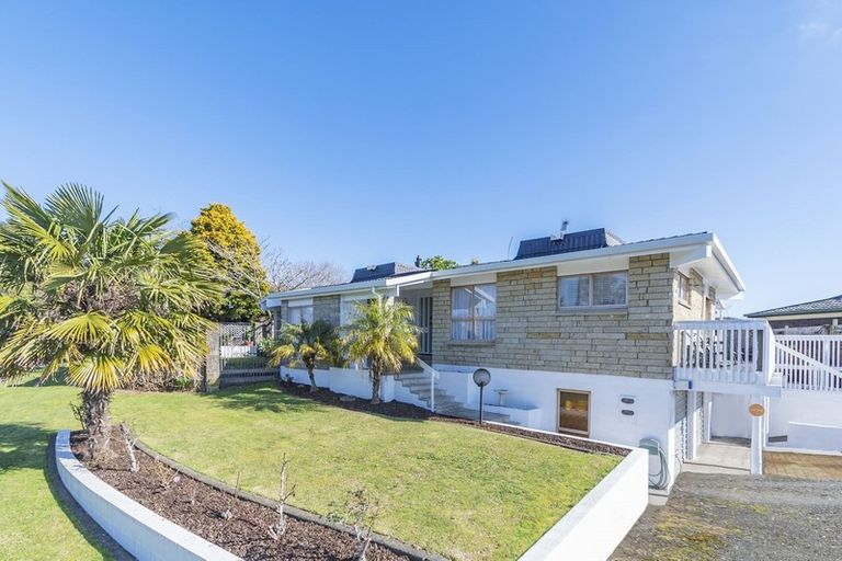 Photo of property in 71 Ray Small Drive, Pahurehure, Papakura, 2113