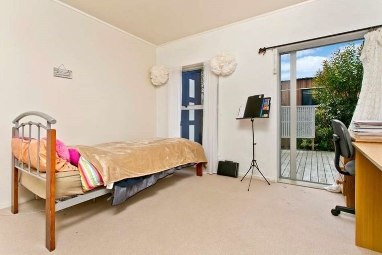 Photo of property in 2/26 Park Rise, Campbells Bay, Auckland, 0630