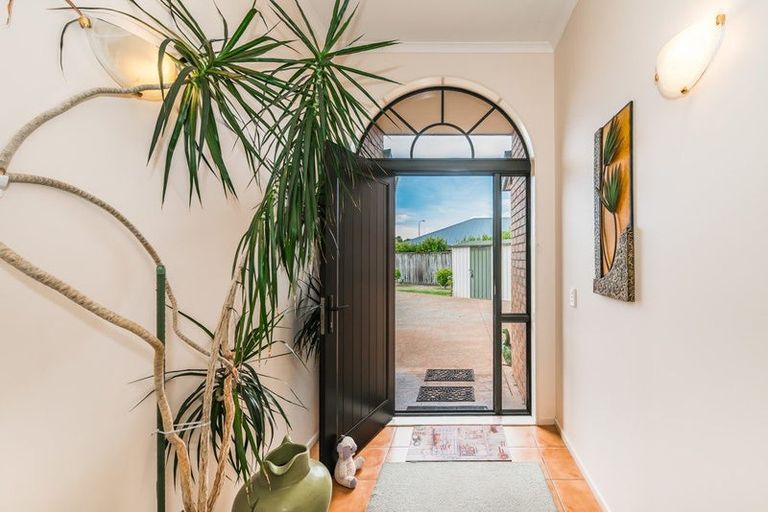 Photo of property in 18 Lorna Irene Drive, Raumati South, Paraparaumu, 5032