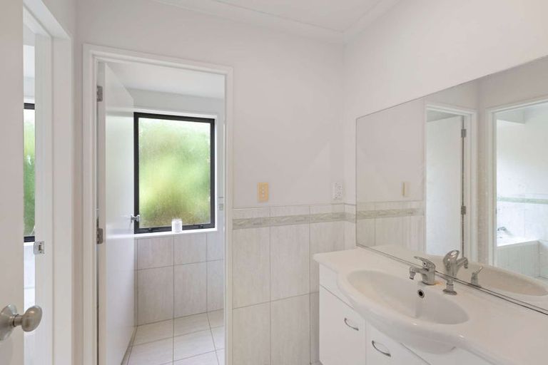 Photo of property in 10 Gleaming Place, Waiuku, 2123