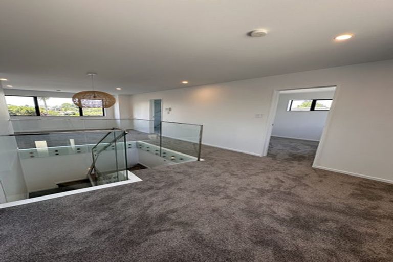 Photo of property in 59b Totara Road, Te Atatu Peninsula, Auckland, 0610