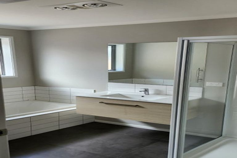 Photo of property in 40 Martingale Drive, Whitby, Porirua, 5024