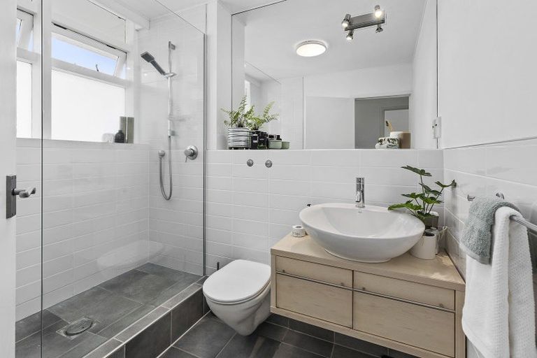 Photo of property in Gateway Apartments, 19 Maida Vale Road, Roseneath, Wellington, 6011