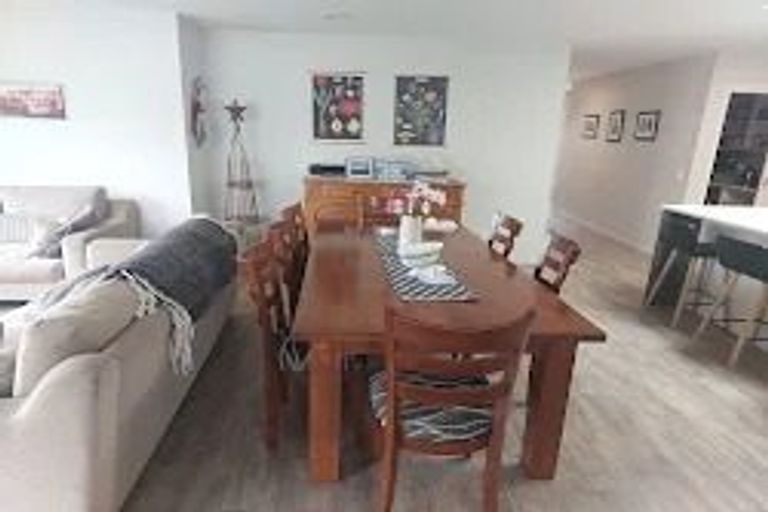 Photo of property in 26 Simpson Crescent, Raumati Beach, Paraparaumu, 5032